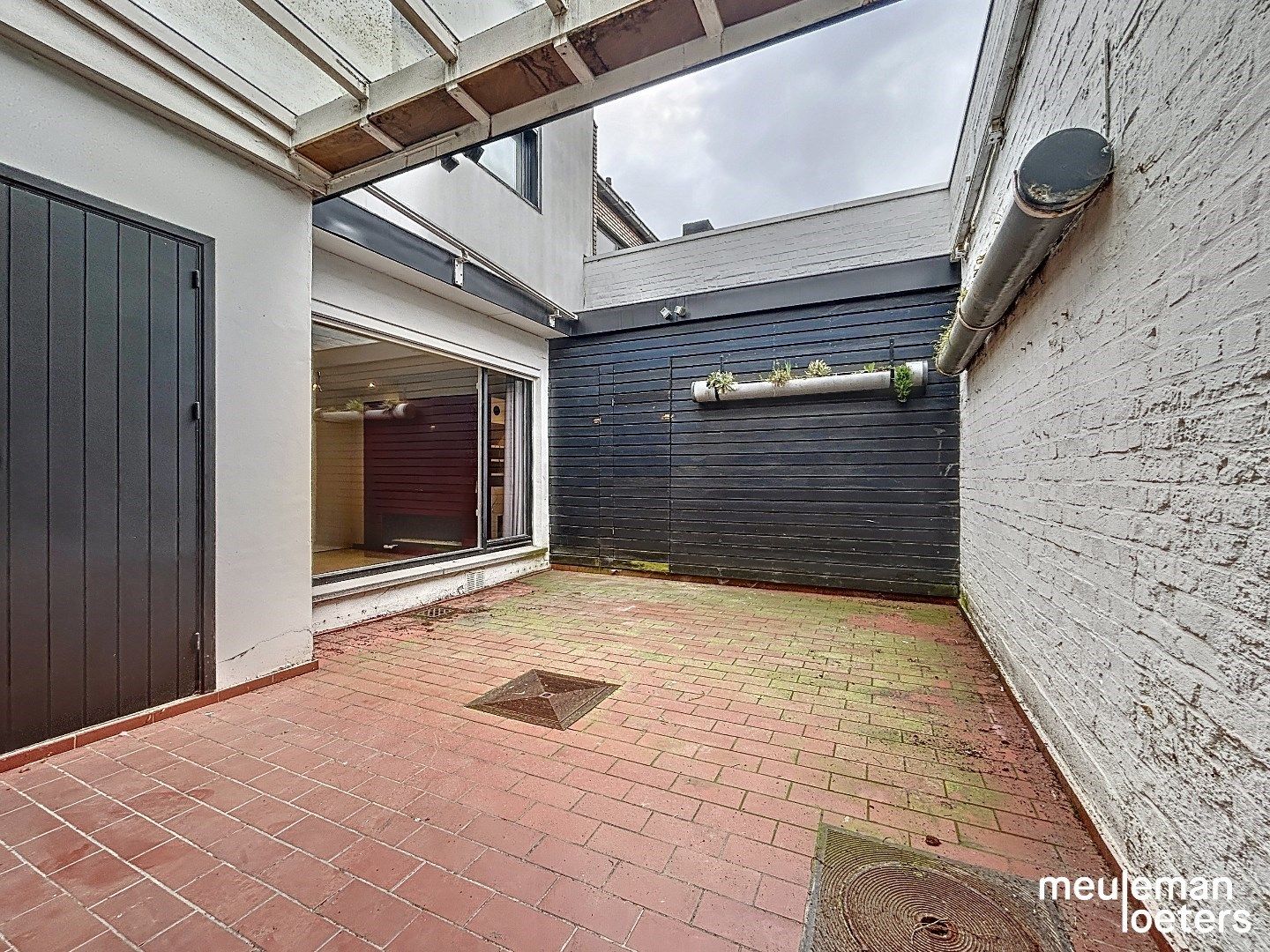 Ruime rijwoning nabij het commercieel centrum van Roeselare foto 25