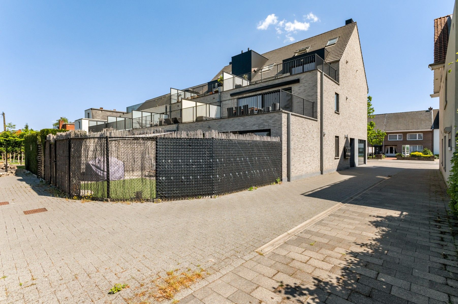 Instapklaar gelijkvloersappartement met tuin foto 13