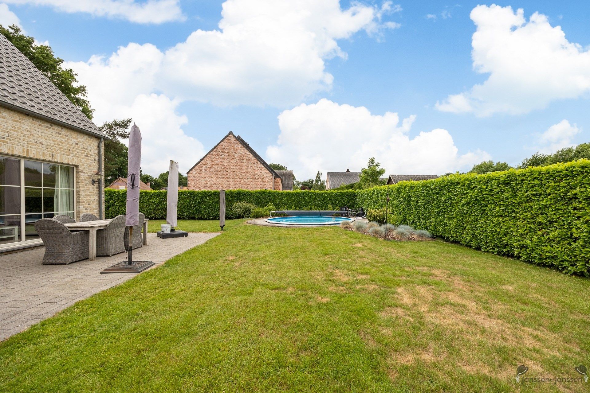 Instapklare woning met vier slaapkamers op een ruim perceel van 659m². foto 31