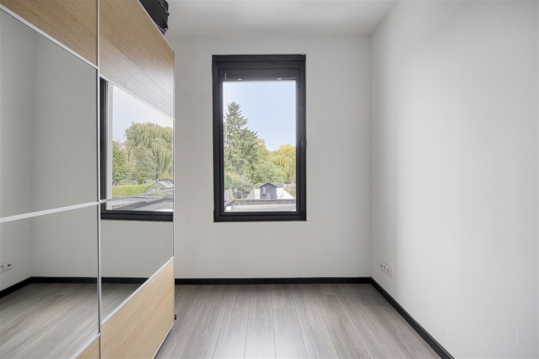 Totaal gerenoveerde woning met tuin foto 20