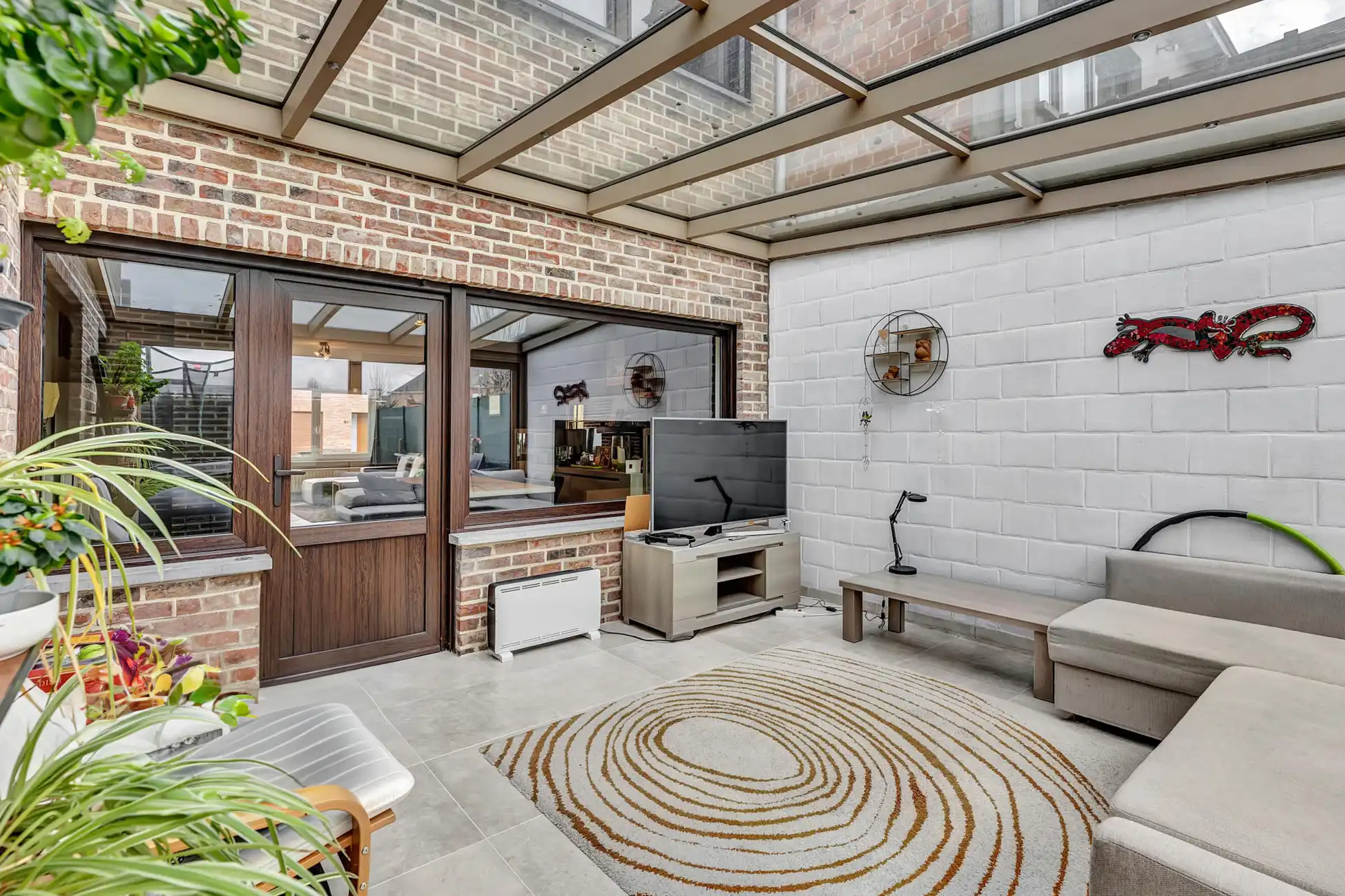 Gezellige gezinswoning met veranda, tuin en garage te koop foto 18