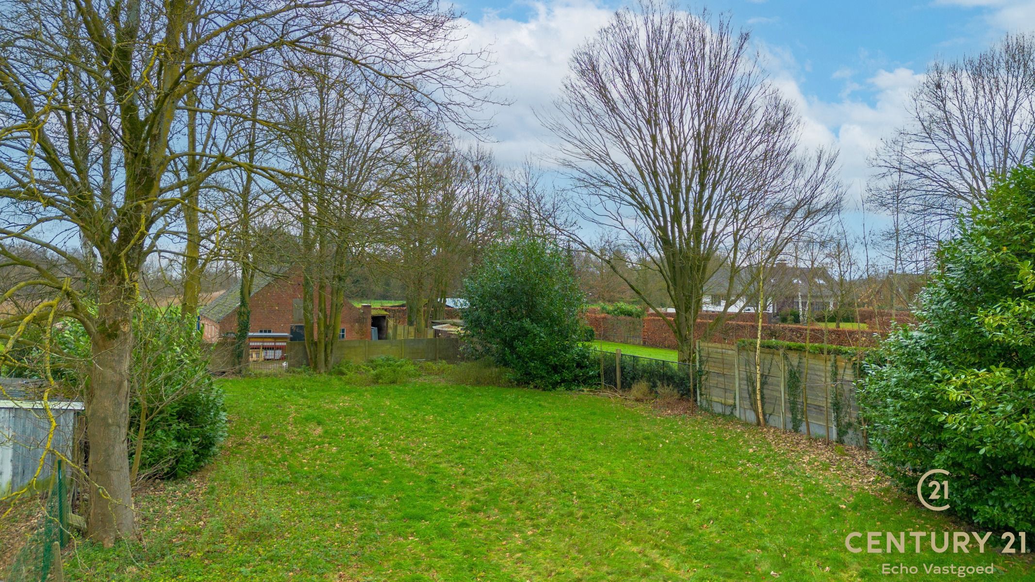 Charmante en gezellige gezinswoning met grote garage en tuin foto 27
