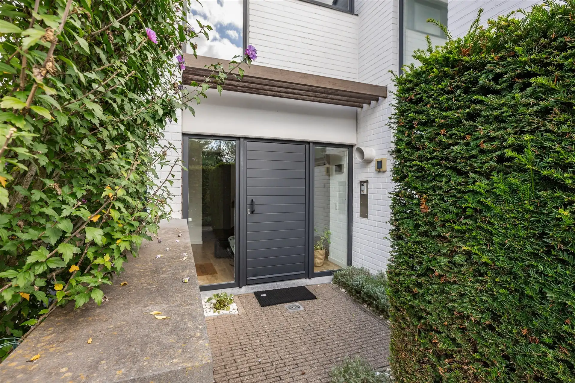 Riante woning met 4 slaapkamers , tuin en praktijk foto 17