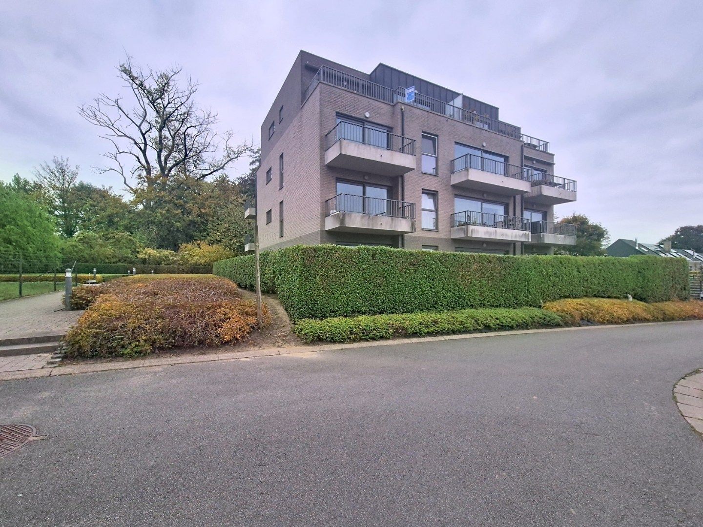 Dakappartement met 2 slpks en garagebox foto {{pictureIndex}}