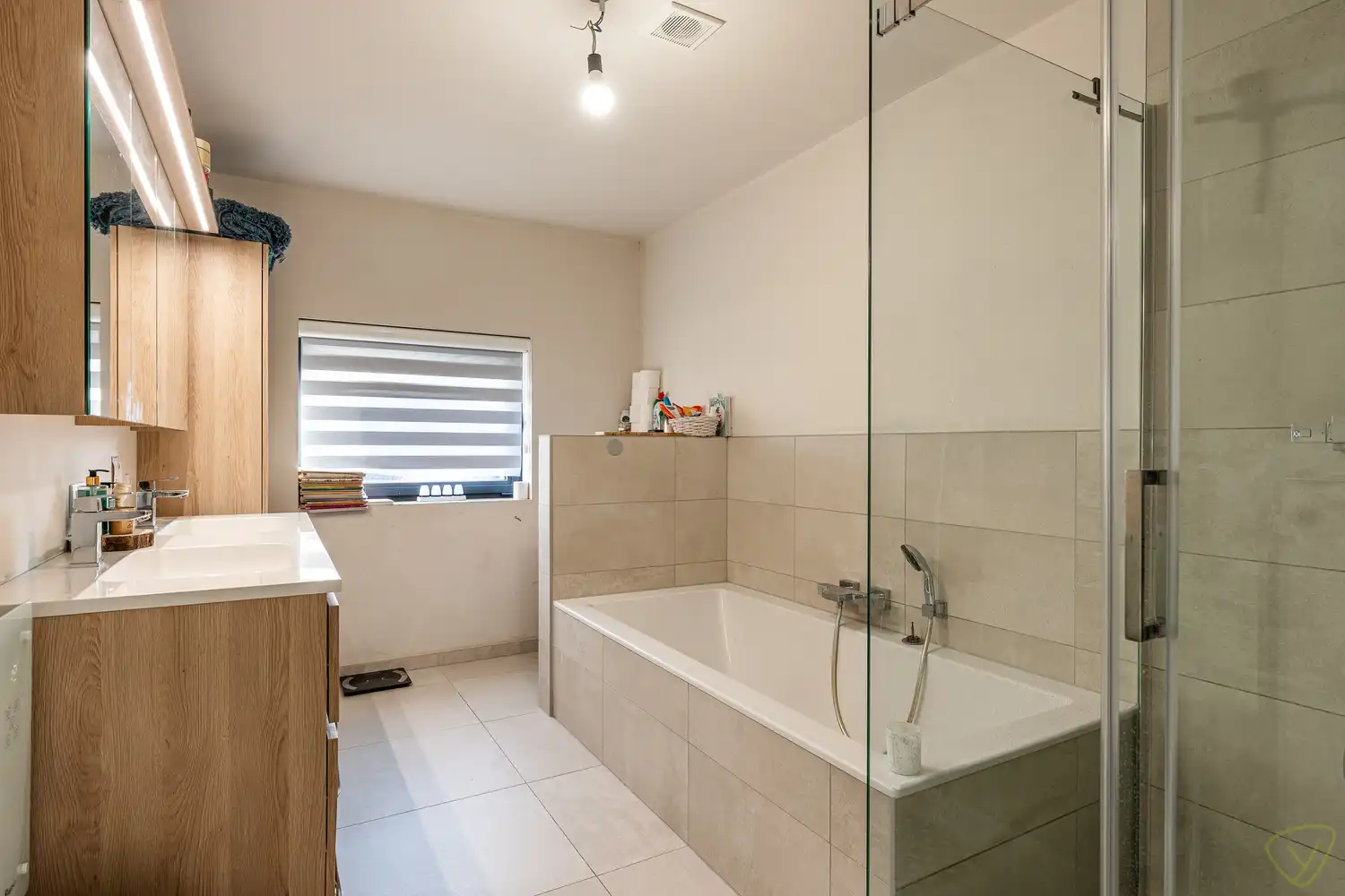 Vernieuwbouw woning met praktijkruimte op topligging met uitstekende zichtbaarheid in Evergem foto 18