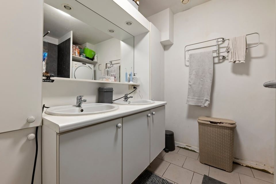 KNAP HANDELSPAND MET TWEE APART VERHUURDE APPARTEMENTEN IN HET CENTRUM VAN SINT-TRUIDEN foto 36