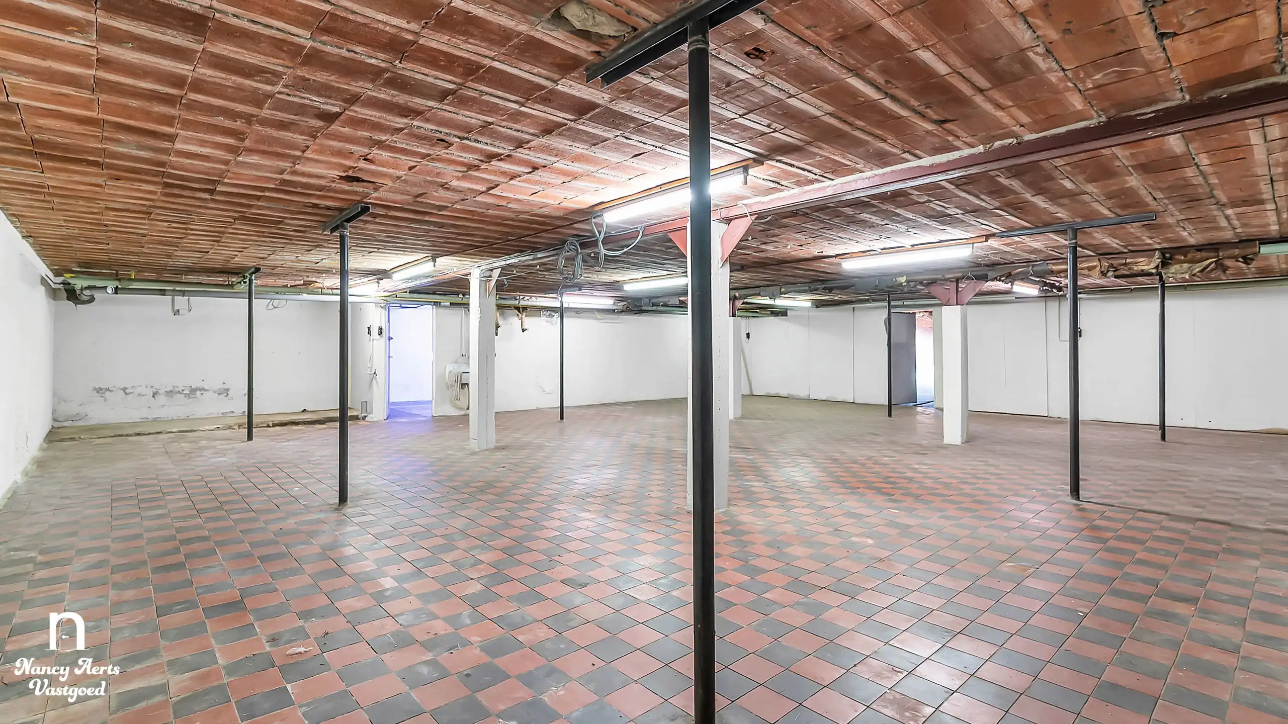 Handelspand van 395 m² in het centrum van Beringen foto 26