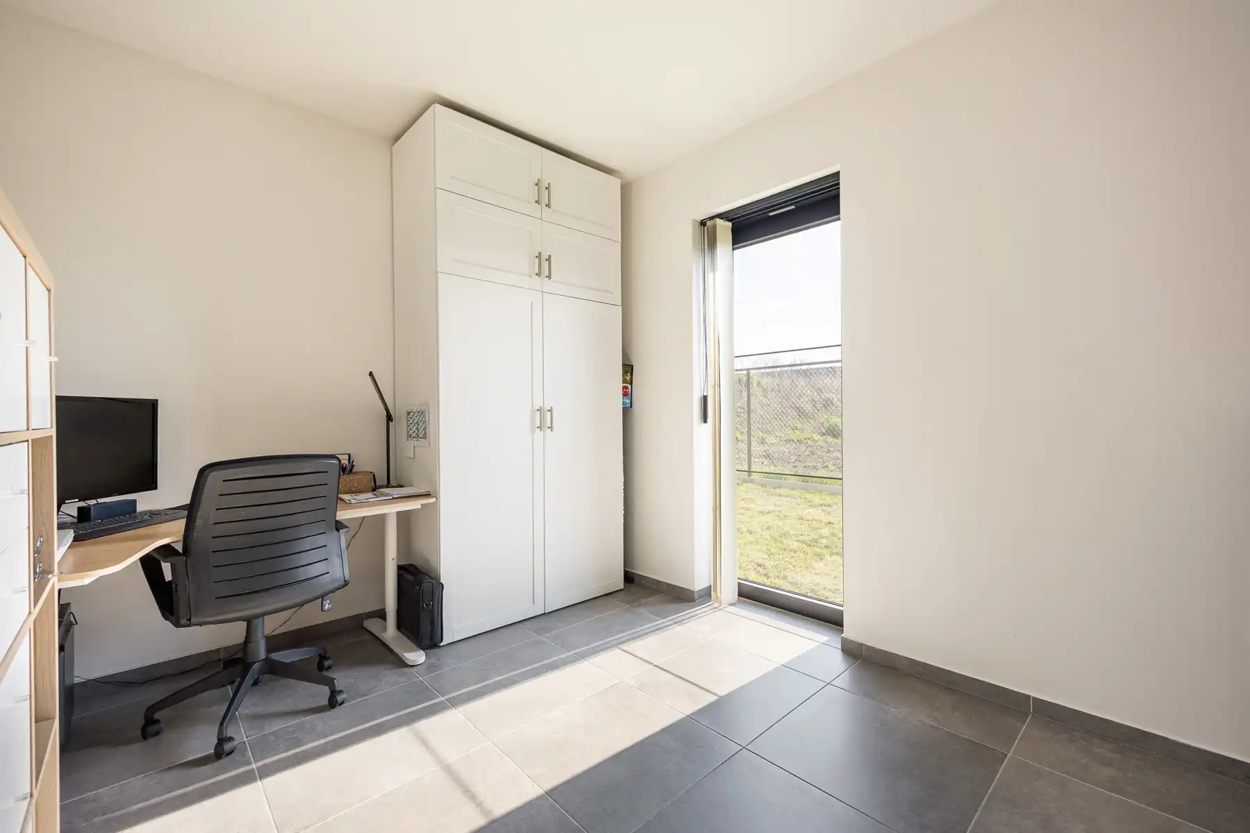 Ruim gelijkvloers appartement met 2 slaapkamers, terras en 3 autostaanplaatsen in residentie Moleneynde. foto 15