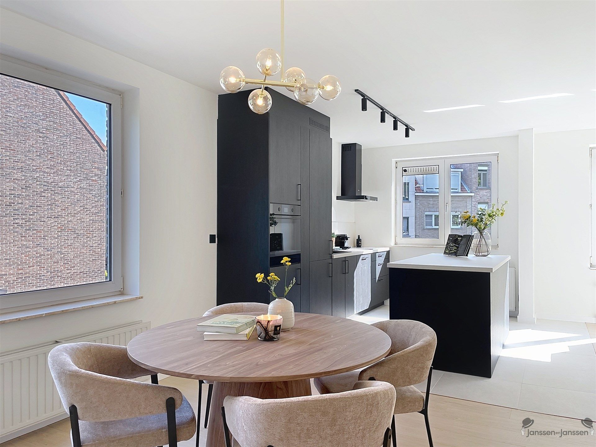 Gerenoveerd appartement met 2 slk op rustige locatie in Schoten foto 5
