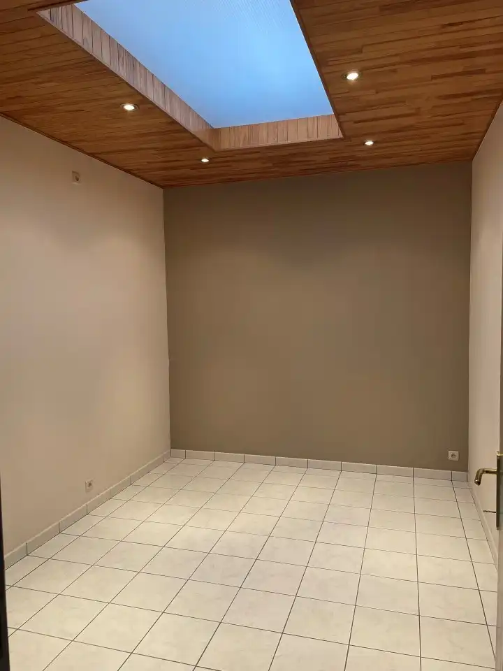 Ruim en goed gelegen appartement met 2 slaapkamers in kleine gebouw foto 7