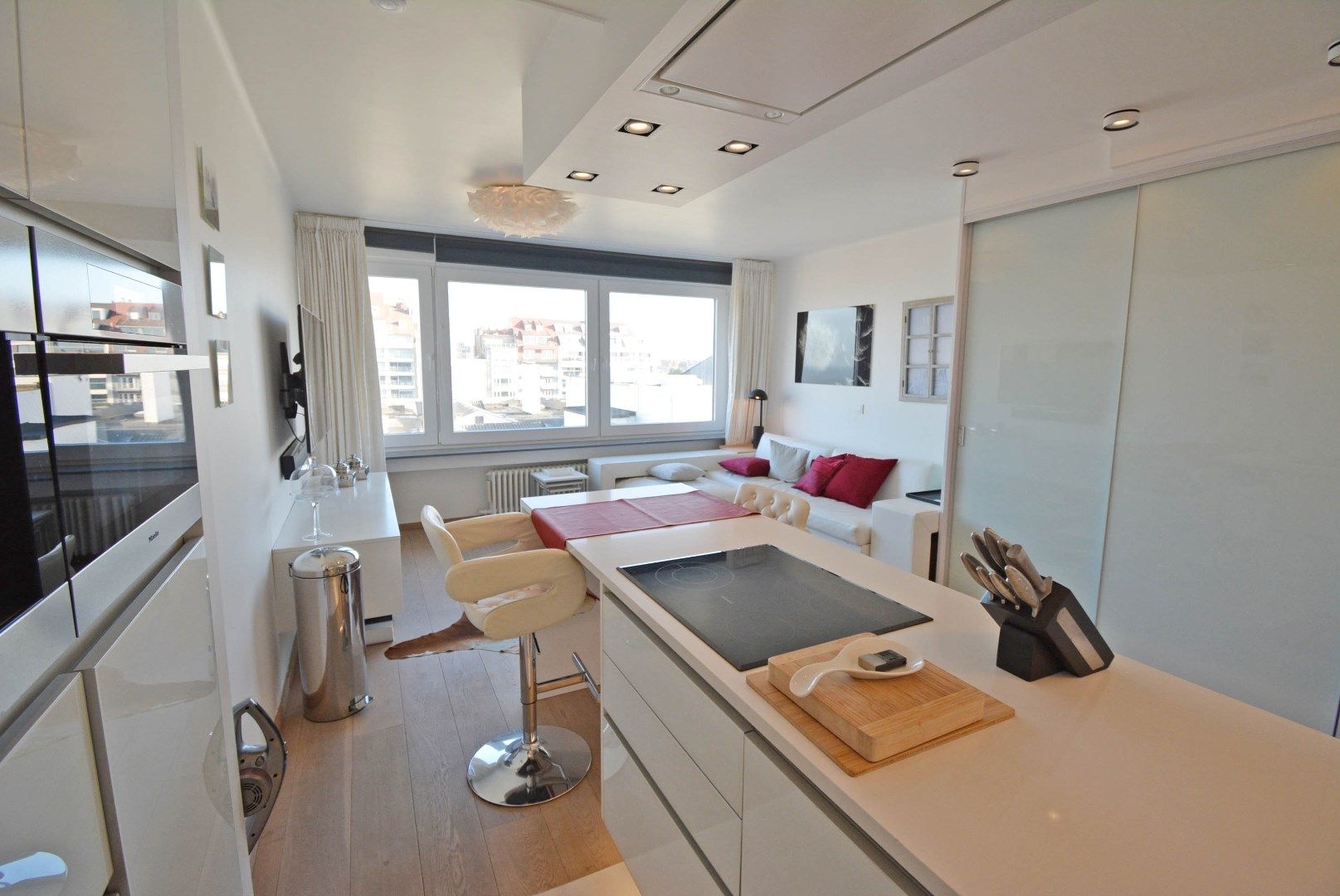 Prachtig gerenoveerde studio met uitstekend zeezicht foto 10