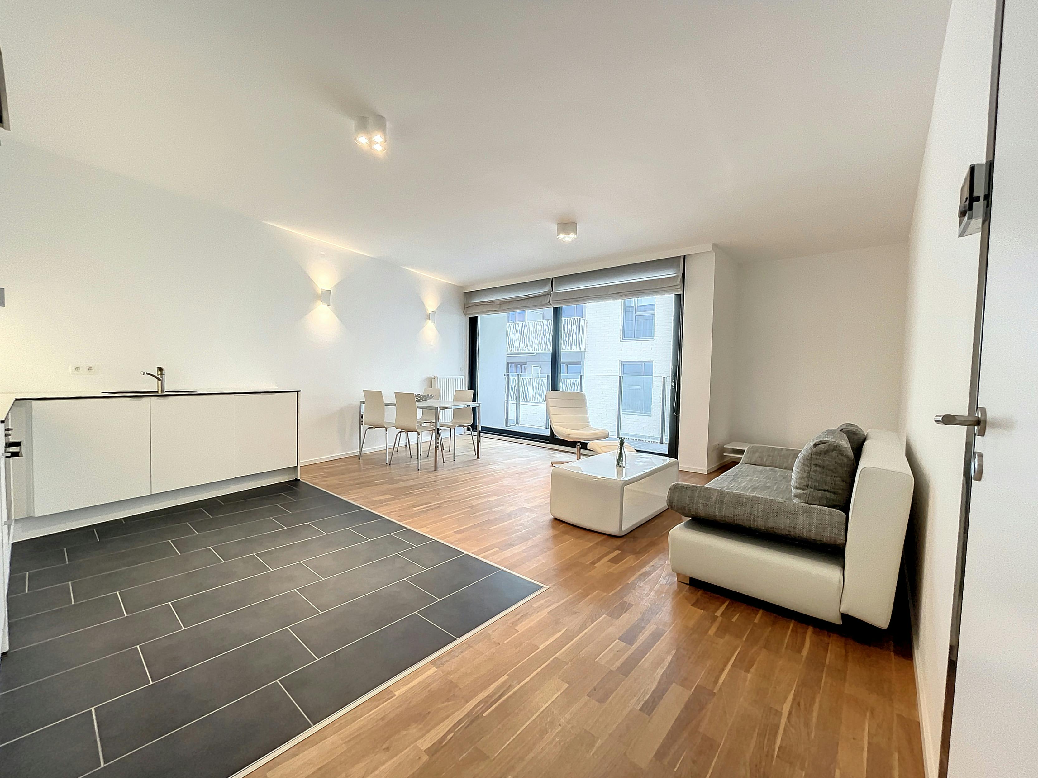 Appartement te Brussel nabij Rouppe en Zavel foto 4