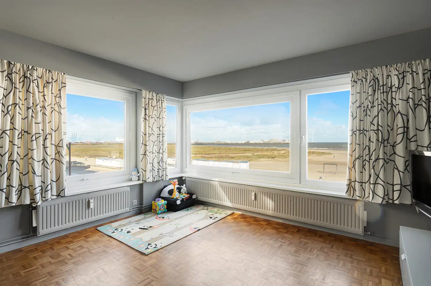 Hoekappartement met 2 slaapkamers en frontaal zeezicht foto 4