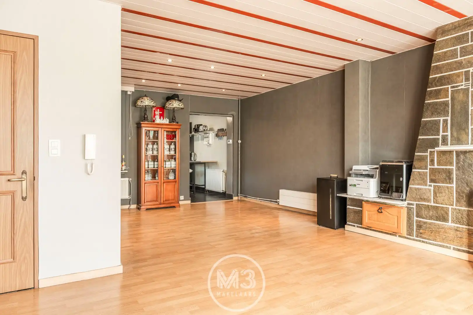 Ruime bel-étage woning met grote tuin foto 4