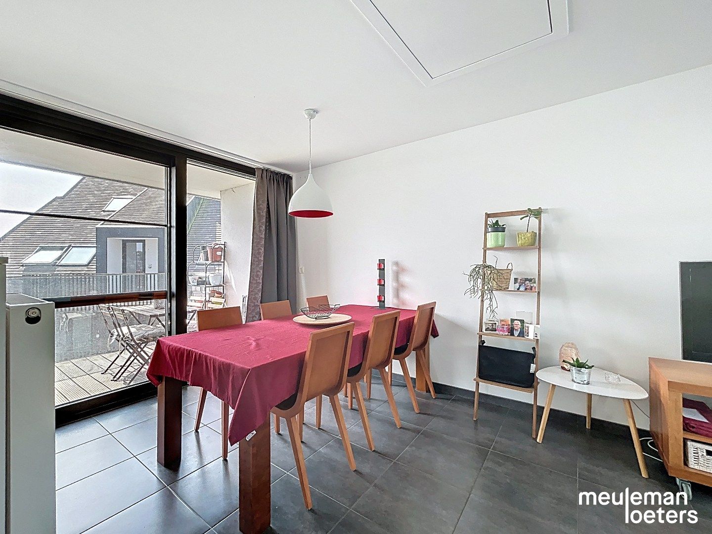 Lichtrijk appartement met autostaanplaats foto 3