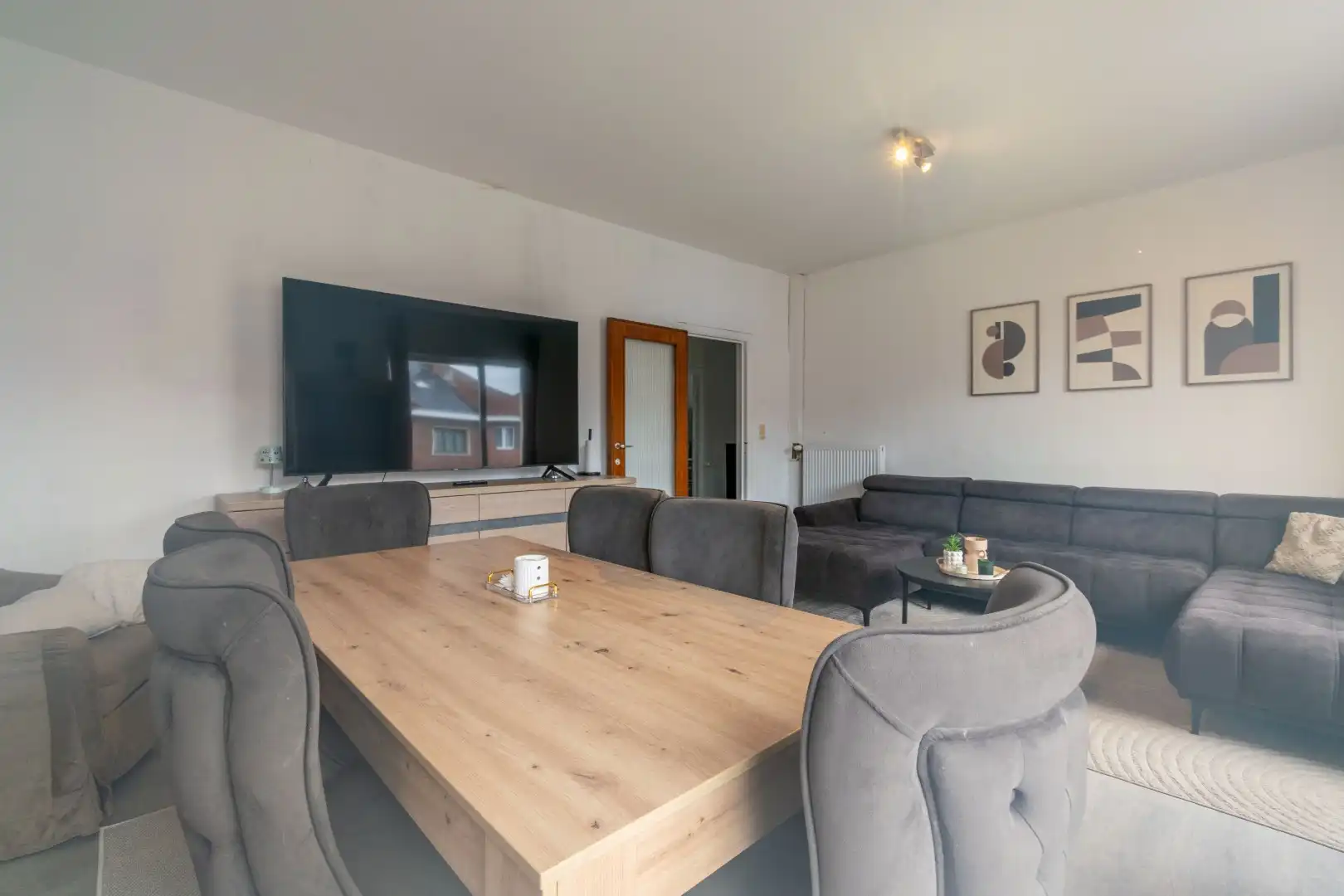 Een welgelegen 2-slaapkamerappartment van ca. 100m² foto 2