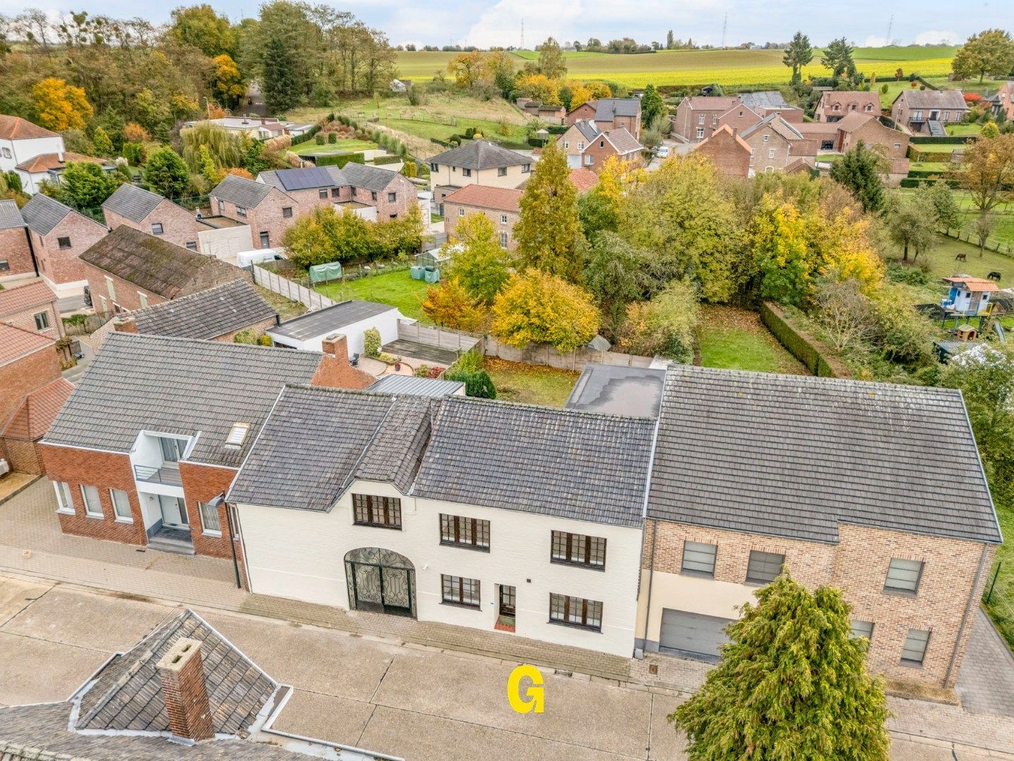 Vakkundig gerenoveerde woning met binnenkoer, tuin en bijgebouwen op 4a 62ca - EPC label B foto 4