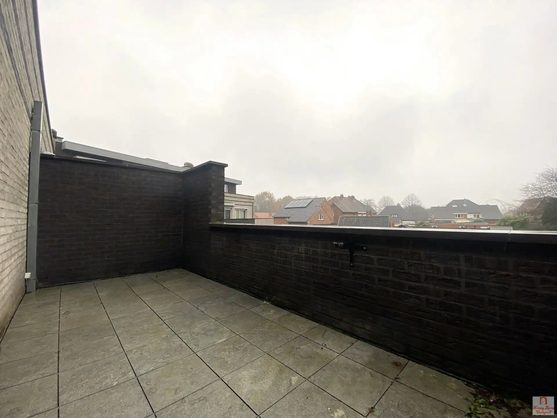 Modern appartement met 2 slaapkamers, terras en parking foto 25