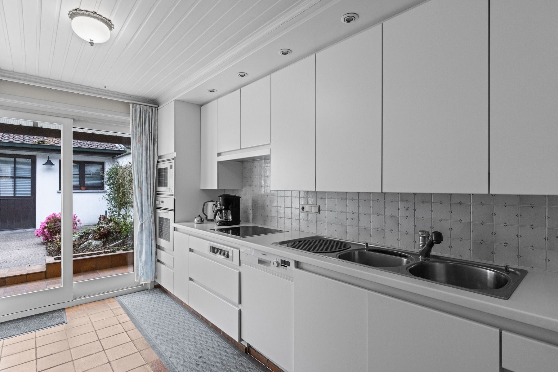 Charmante burgerwoning in hartje Brugge met tuin én zomerhuisje foto 8