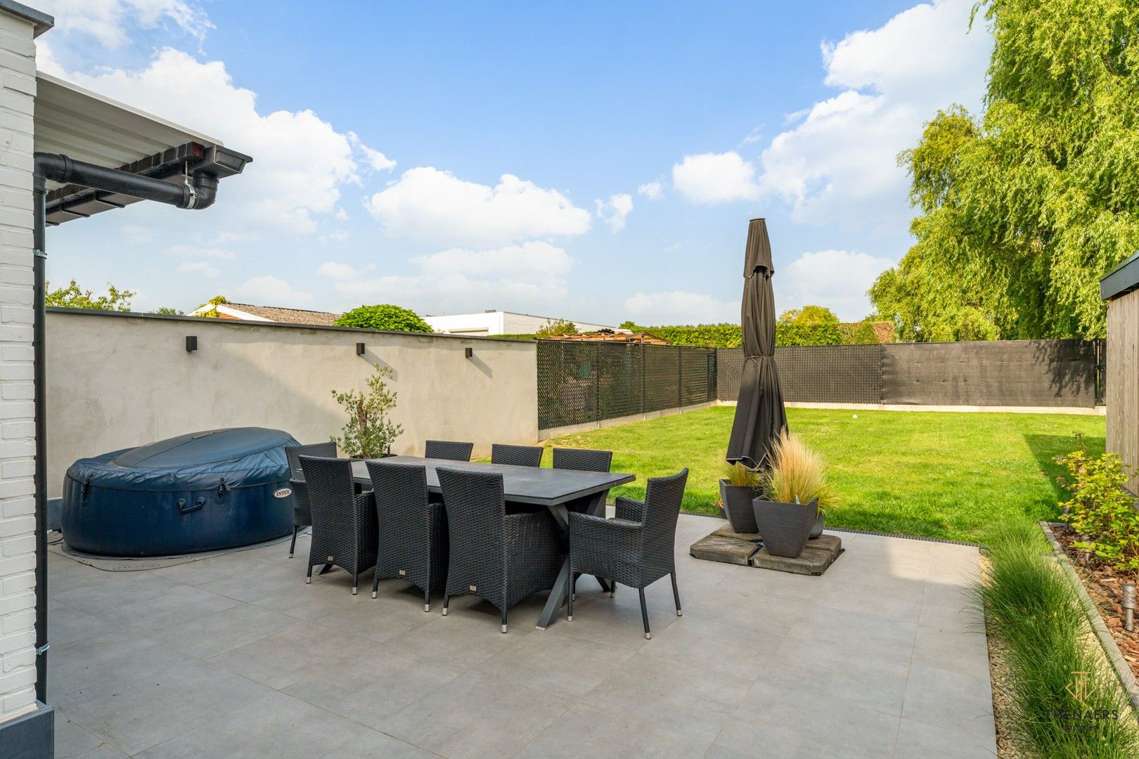 INSTAPKLARE WONING MET 3 SLAAPKAMERS, TUIN EN CARPORT. foto 28