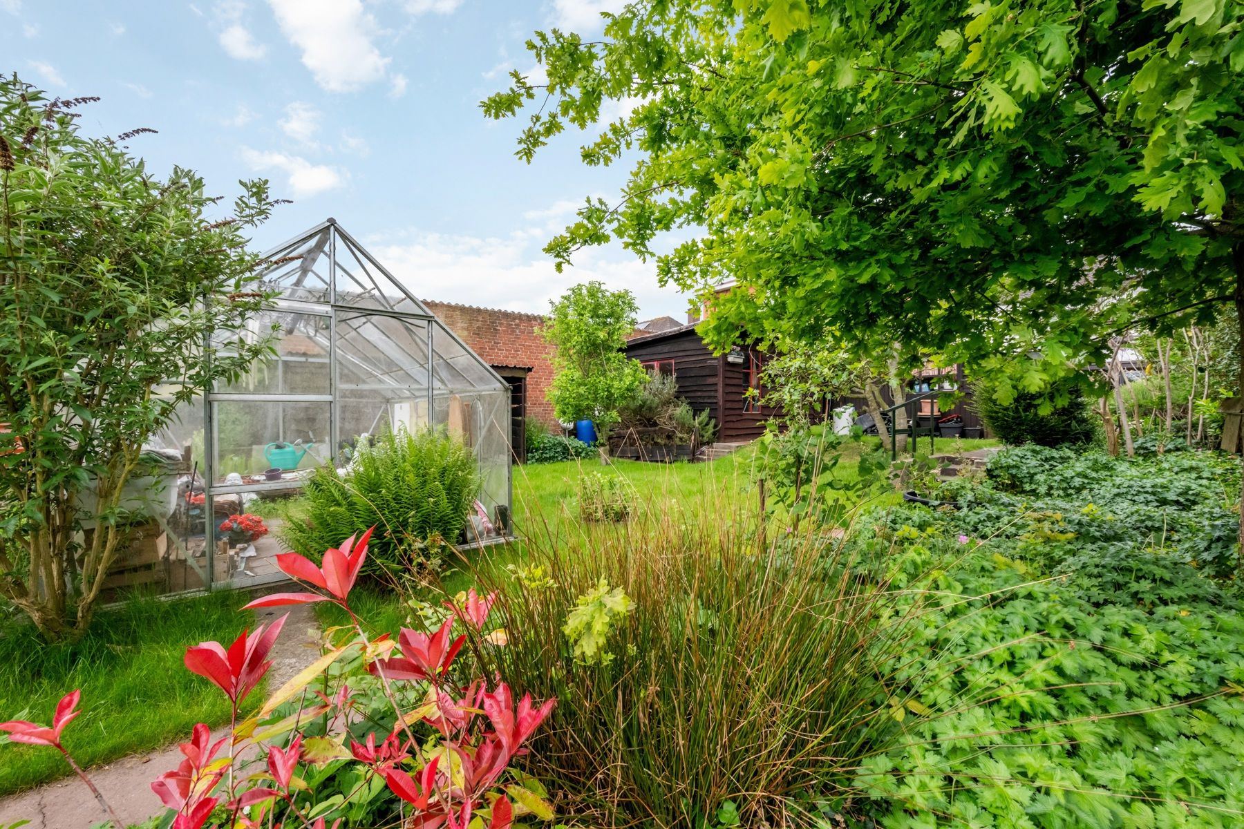 Ruime woning met tuin en bijgebouwen in rustig Sint-Kruis. foto 12