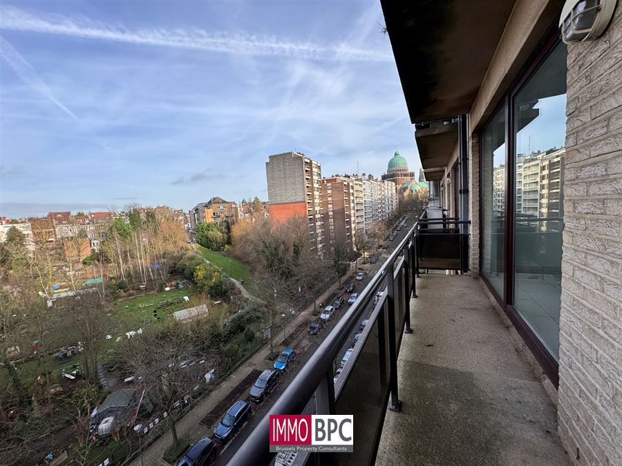 Appartement spacieux et moderne avec terrasse et option d'achat d'un parking souterrain

Cet appartement prêt à emmenager attire immédiatement un public jeune grâce à son équilibre parfait entre esthétique et confort. Des matériaux faciles à entreten foto 22