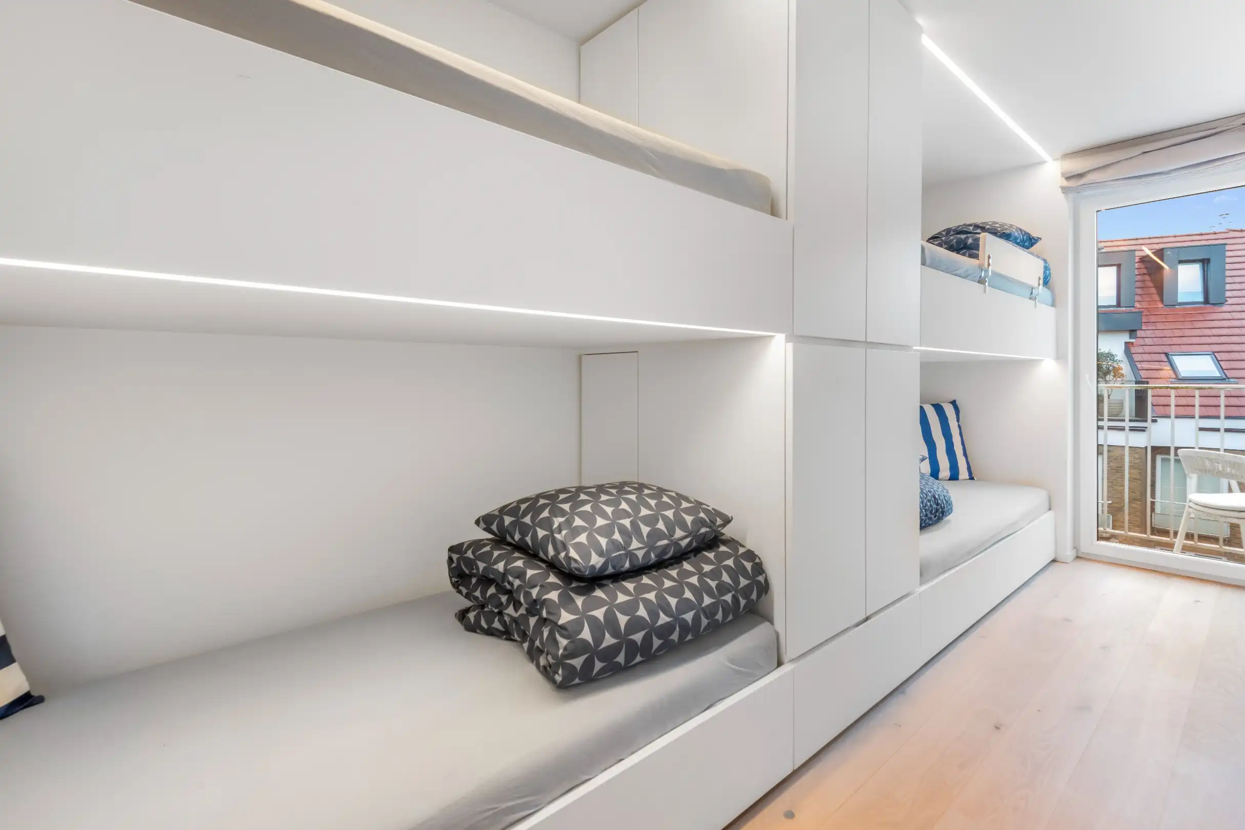 Heel mooi  luxueus afgewerkt appartement gelegen in de Kustlaan vlakbij de Zeedijk en het Driehoeksplein. foto 13