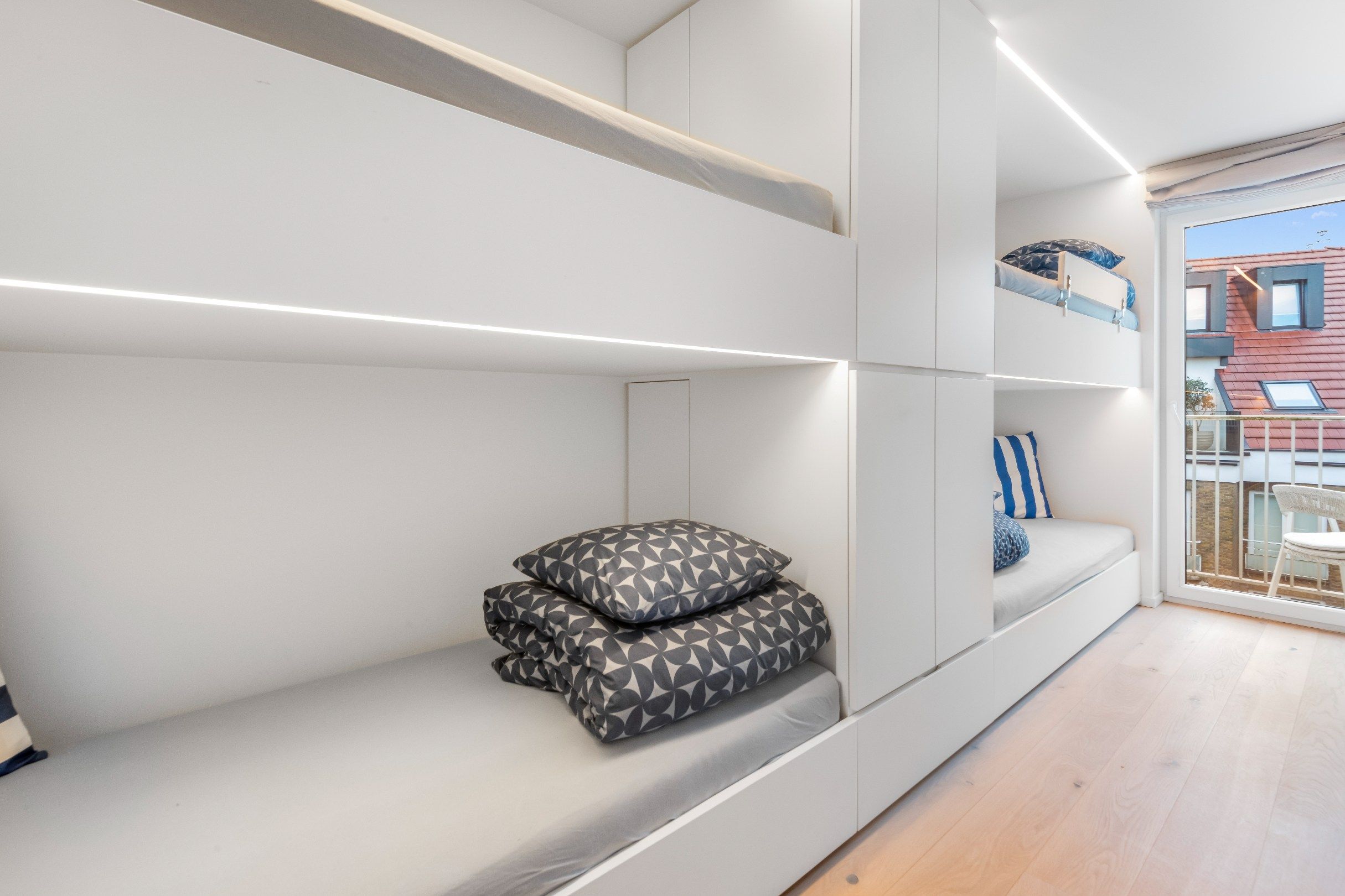 Heel mooi  luxueus afgewerkt appartement gelegen in de Kustlaan vlakbij de Zeedijk en het Driehoeksplein. foto 13