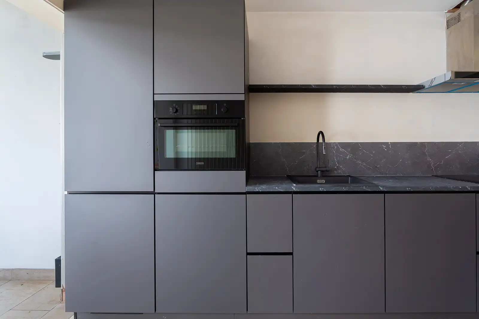 Lichtrijke bel-etagewoning met dubbele garage en ruime tuin foto 11