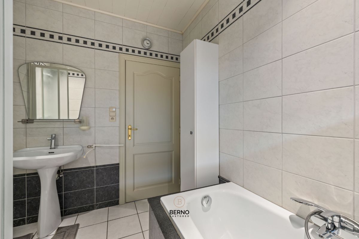 Instapklare laagbouwwoning in groene, rustige omgeving foto 17