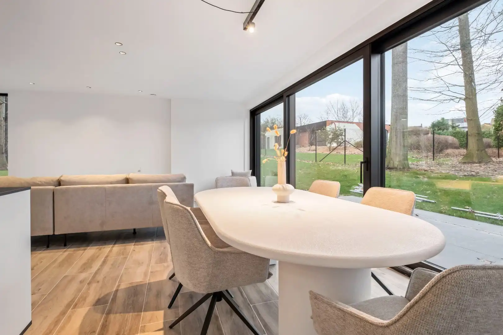 Halfopen woning in Scandinavische stijl met garage en tuin in Otegem foto 5