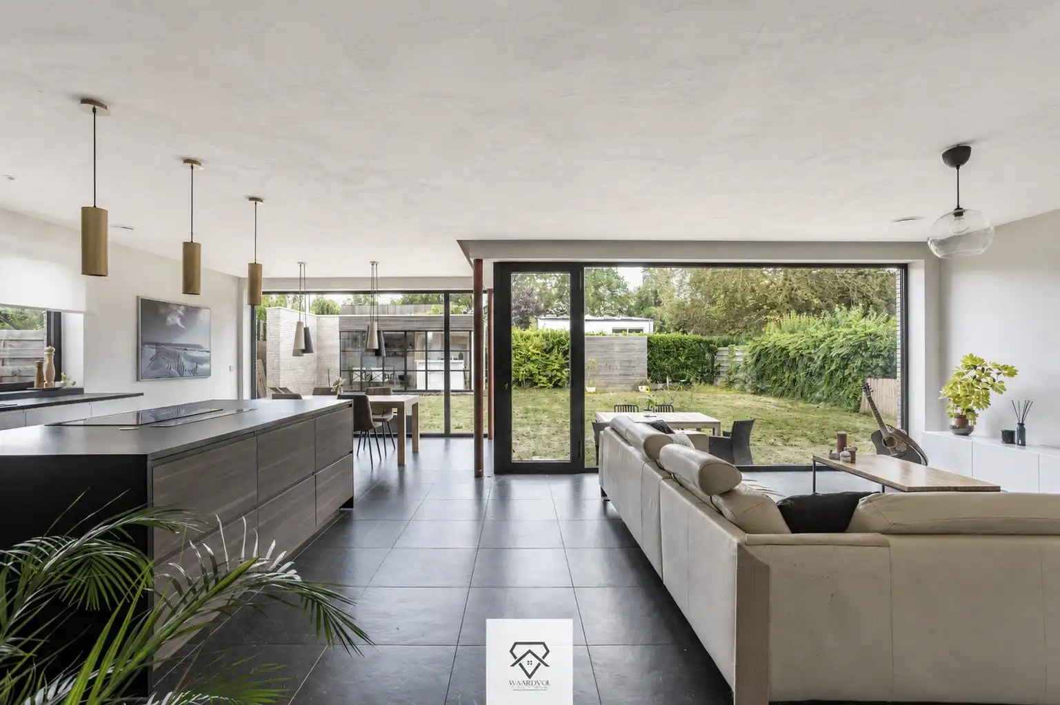 Moderne bungalow met EPC A en ruime kelder in Mariakerke foto 5