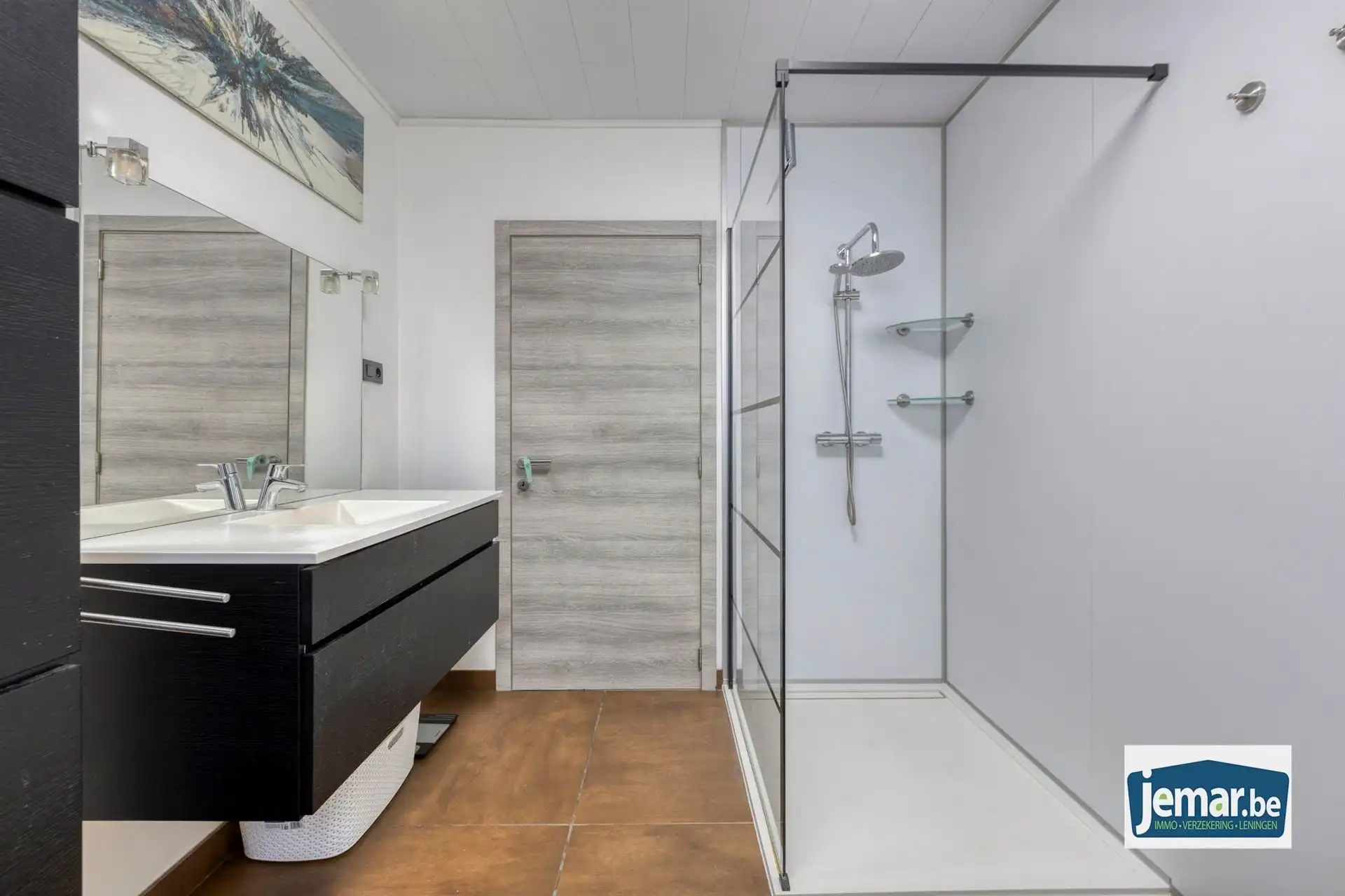 Vrijstaande bungalow woning met 3 slaapkamers en inpandige garage  foto 20