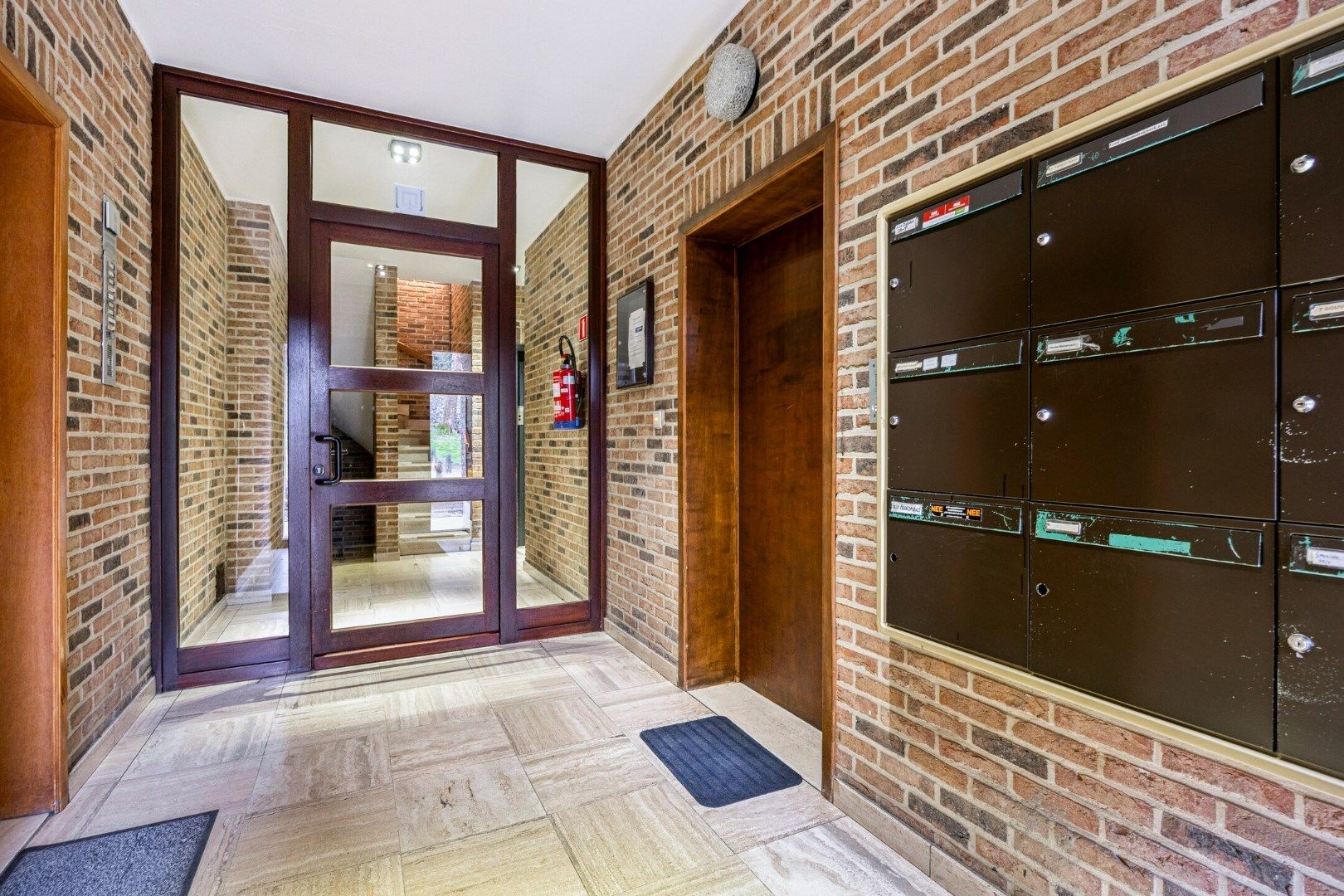 INVESTERINGSPAND: Ruim appartement met garage en zicht op de middeleeuwse Wallen te Tongeren foto 4