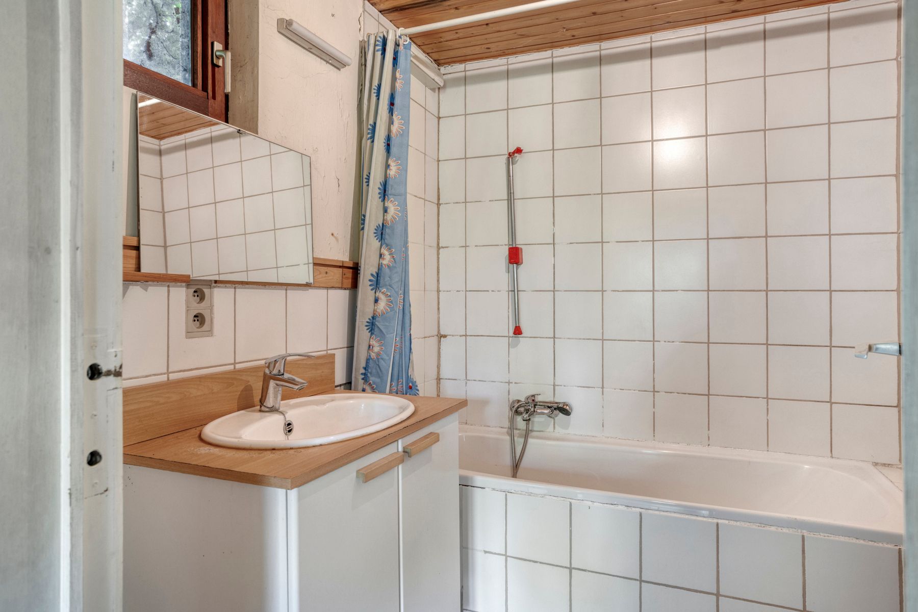 Te renoveren villa op 26a met 5 slaapkamers + praktijkmog. foto 13