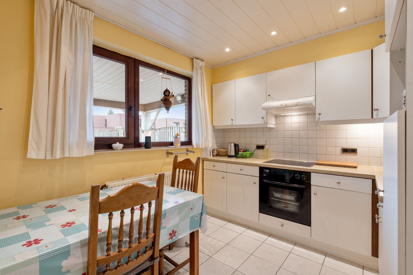 Vrijstaande gezinswoning, gebouwd in 1993 op een perceel van 5a74ca, gunstige ligging vlakbij het centrum. foto 9