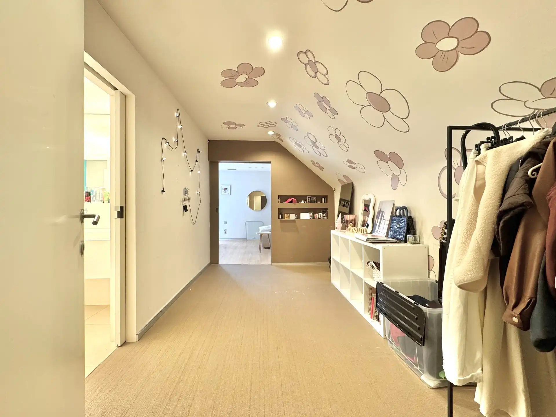 RUIME TIJDLOZE VILLA MET ZWEMBAD foto 38