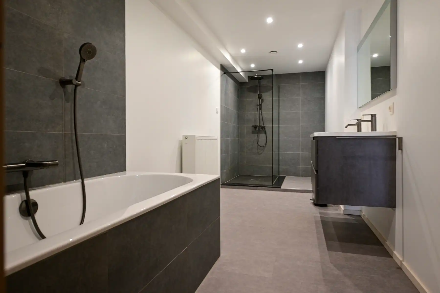 Ruime gezinswoning met twee zonneterrassen in Oostende. foto 4