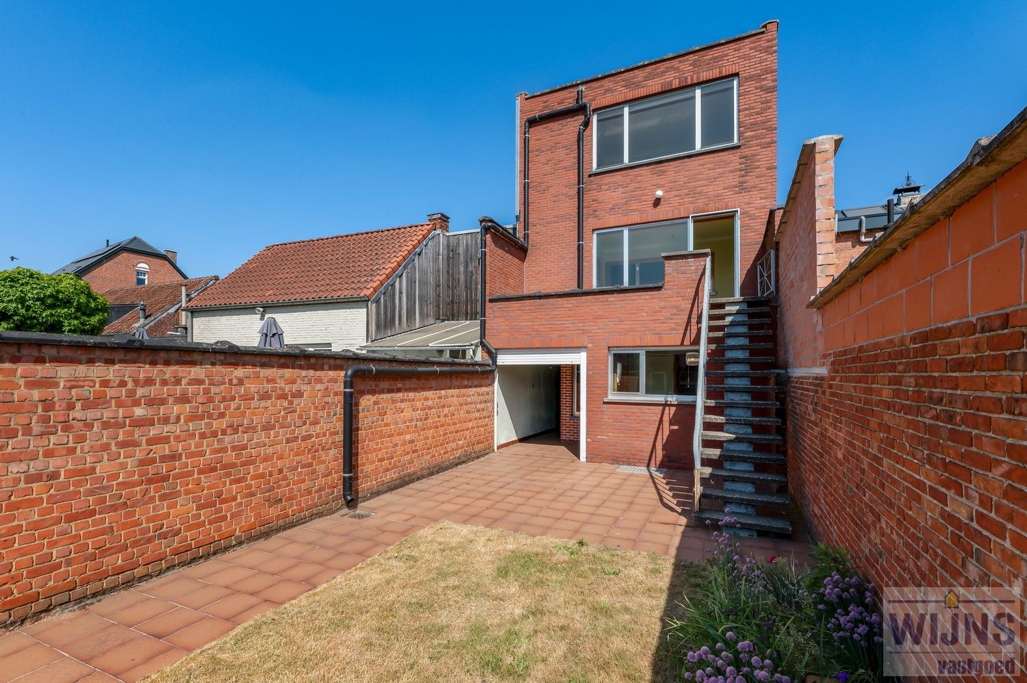 Te renoveren woning met 3 slaapkamers en tuin foto 3
