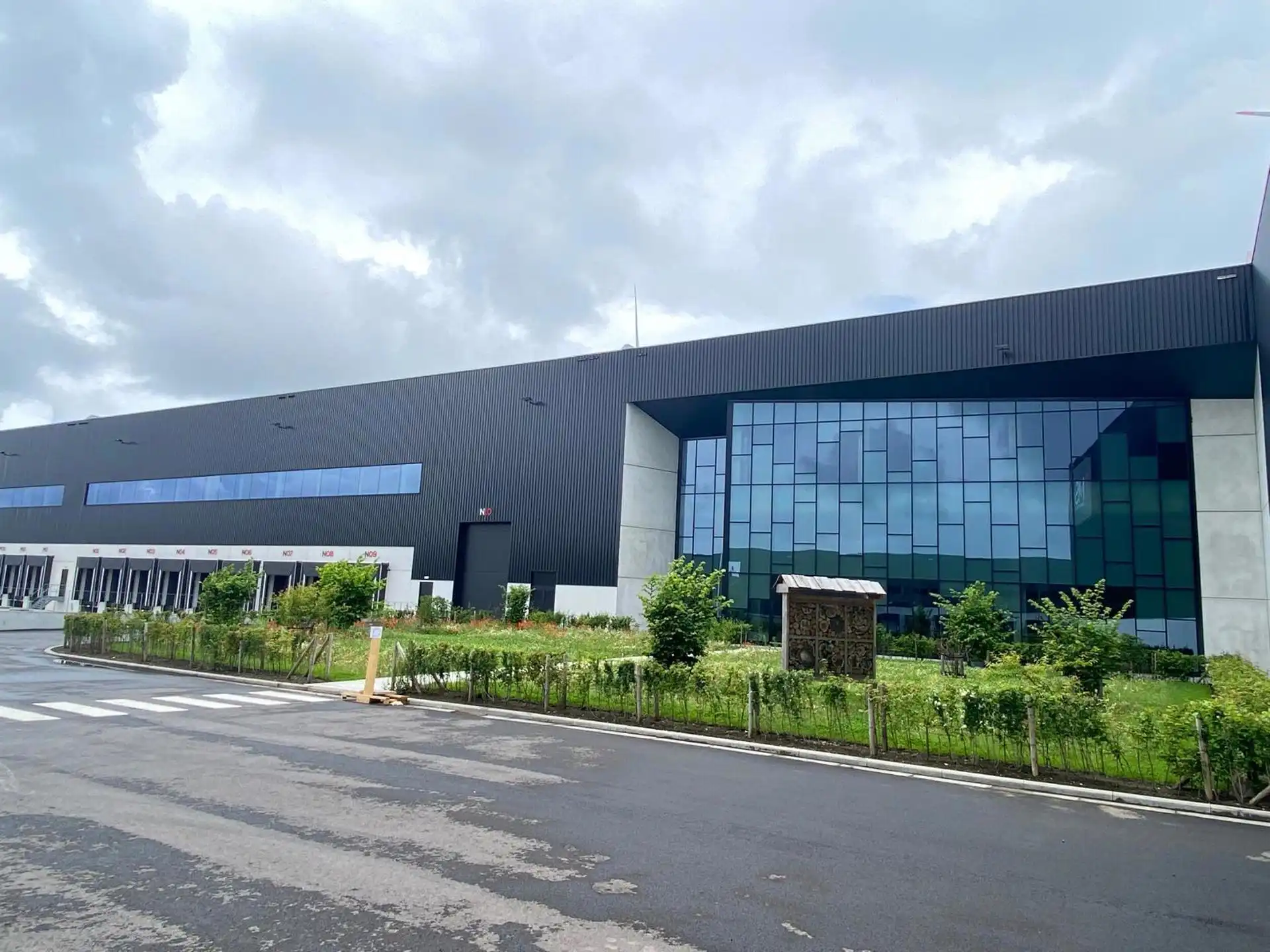 TE HUUR UNIT N foto {{pictureIndex}}