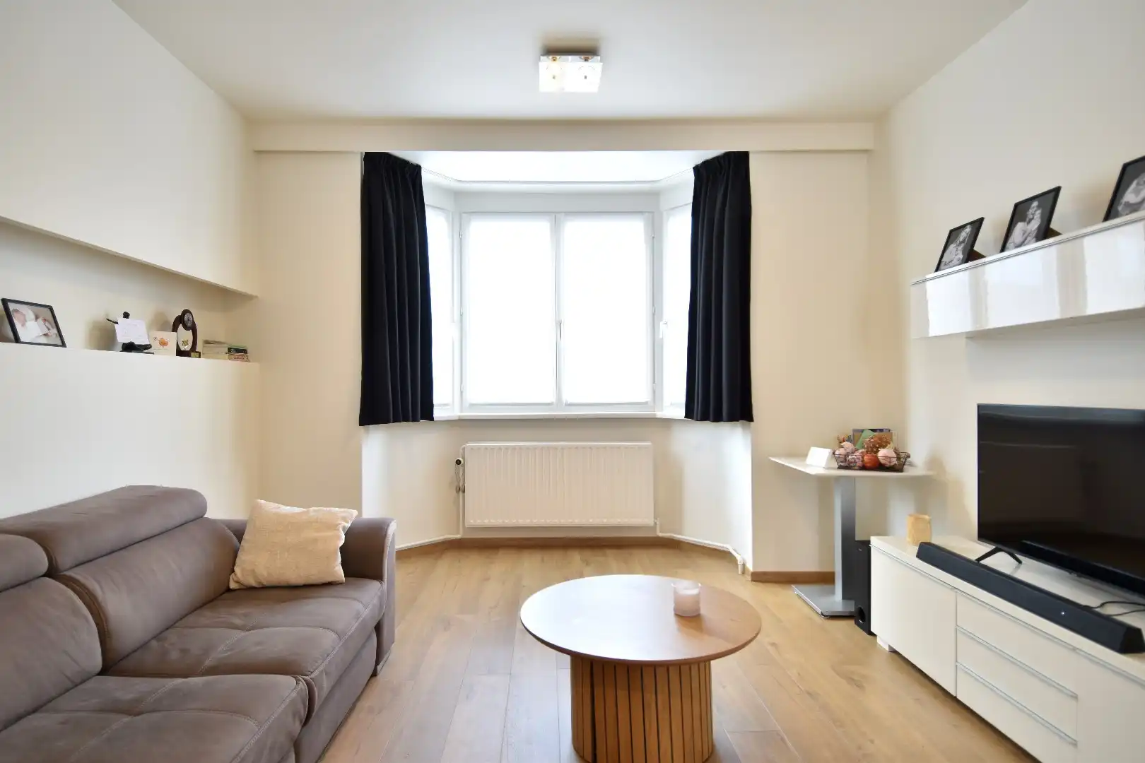 Handelspand op commerciële ligging met bovenliggend 3-slaapkamer appartement te Bissegem foto 6