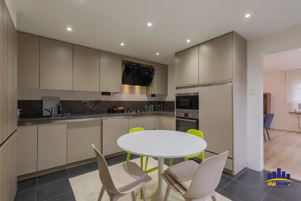 Instapklare, volledig gerenoveerde woning met 4 slaapkamers & ruime tuin in Evergem foto 8