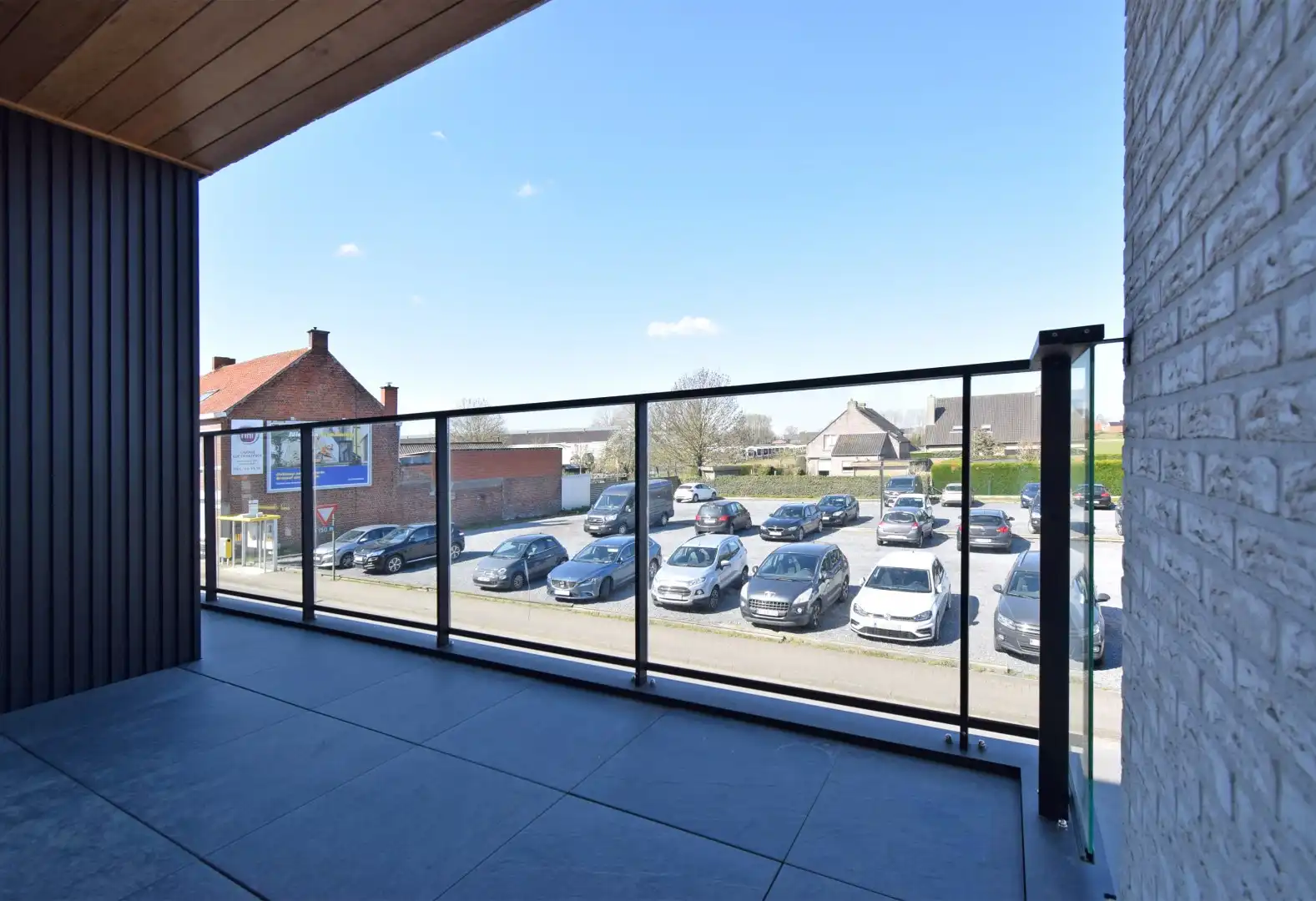 INSTAPKLAAR APPARTEMENTENT MET TWEE RUIME TERRASSEN foto 6