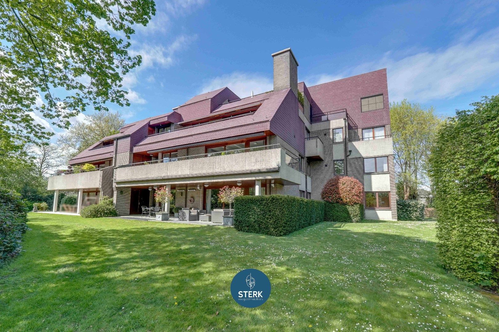 ROYAAL APPARTEMENT MET RUIM TERRAS GELEGEN IN HET UNIEKE PARKDOMEIN PETERSHEIM !  foto 3