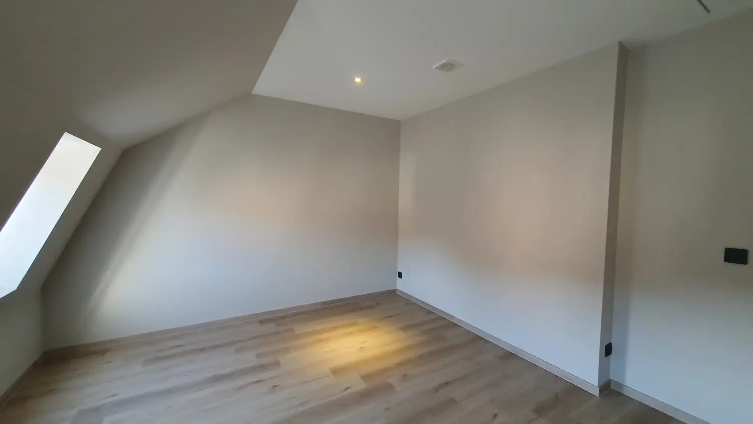 Volledig gerenoveerde HOB stadswoning met toffe tuin en 2 slaapkamers in Bree centrum foto 14