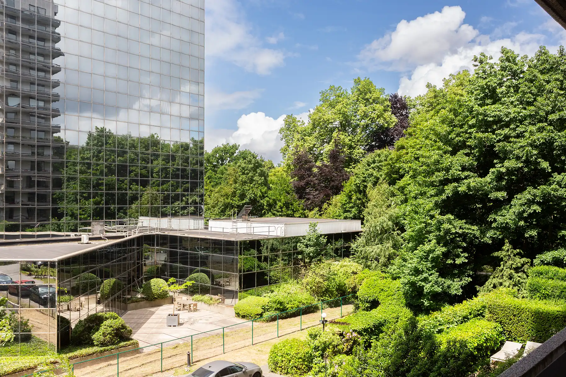 Modern nieuw gerenoveerd 2 slpk app + terras foto 16