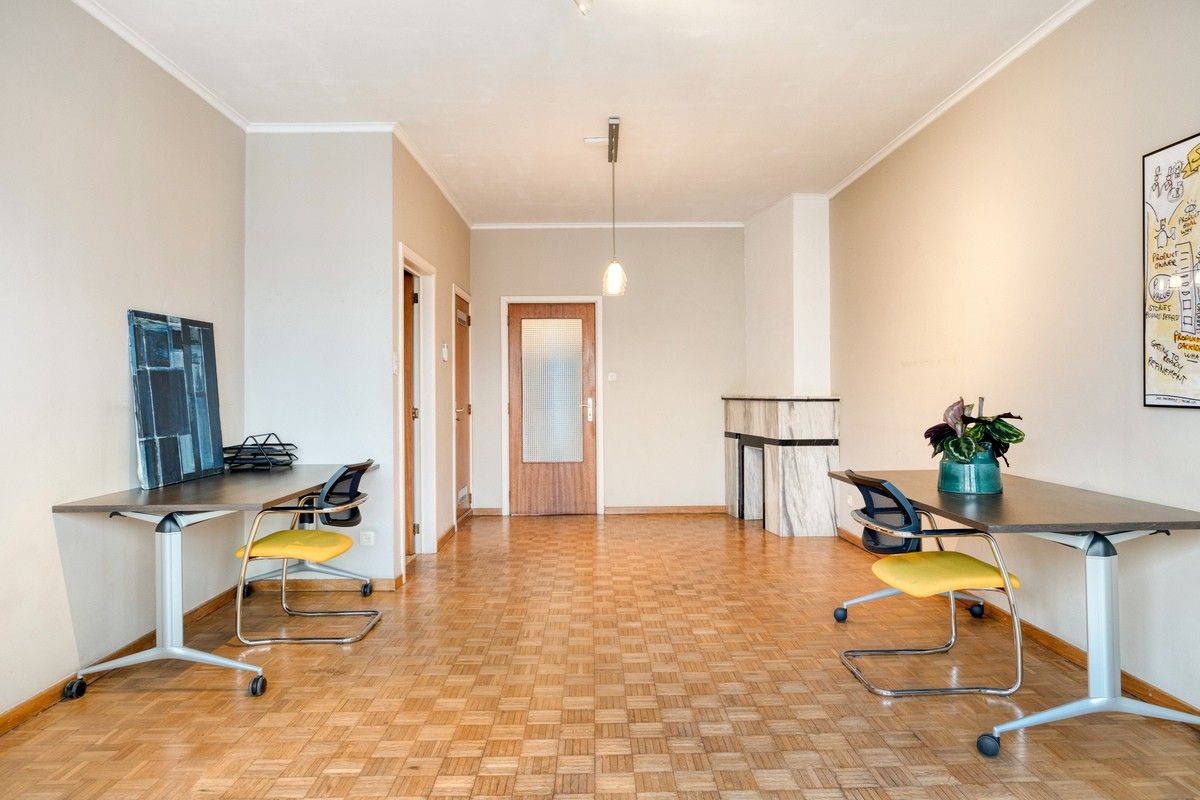 Goed onderhouden tweeslaapkamer appartement nabij station Gent-Sint-Pieters foto 3