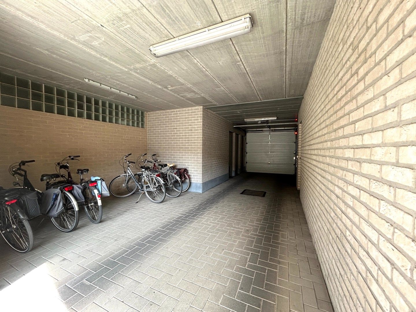 Instapklaar 2-slaapkamer appartement op wandelafstand van centrum Roeselare! foto 14