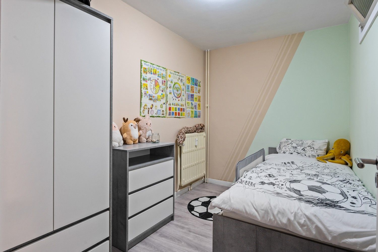 Ruim appartement met 3 slaapkamers en terras in Deurne! foto 14