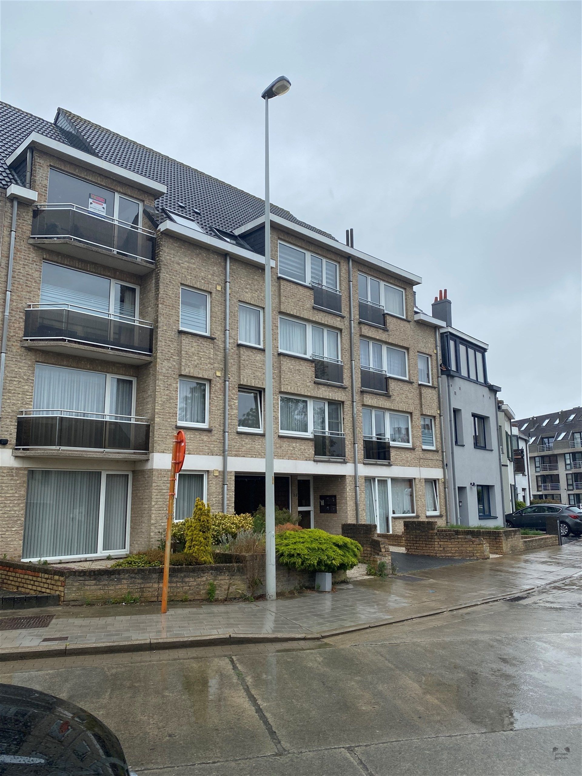 Knus 2-slaapkamer appartement met 2 terrassen  foto {{pictureIndex}}